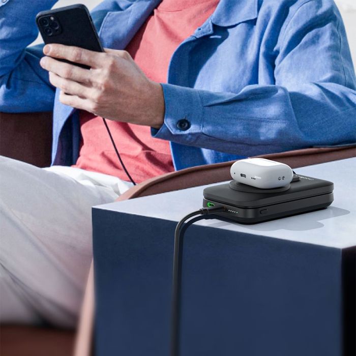 Повербанк з підставкою 10000mAh Choetech B750 Black QC3.0 PD3.0 бездротова зарядка смартфонів та Apple Watch